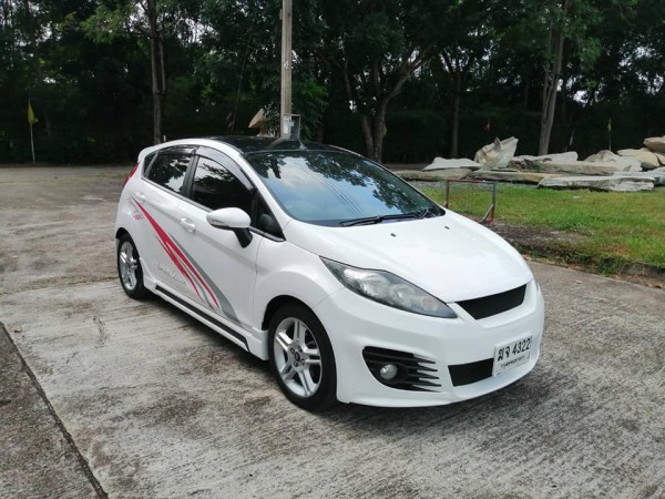 Ford Fiesta ปี 2012 สีขาว