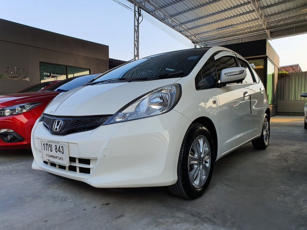 Honda Jazz GE ปี 2012 สีขาว