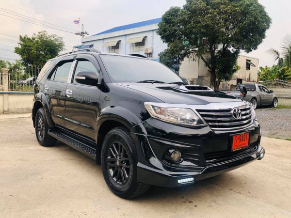 Toyota Fortuner GEN 1 ไมเนอร์เชนจ์ 2 ปี 2014 สีดำ