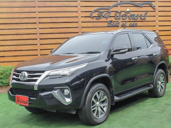 TOYOTA FORTUNER 2.8 V AT ปี 2016 สีดำ