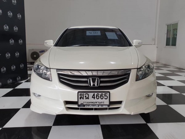 Honda Accord Gen 8 ปี 2010 สีขาว