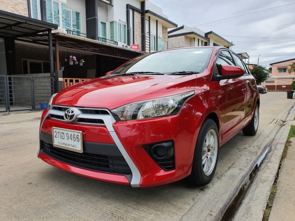 Toyota Yaris ปี 2014 สีแดง