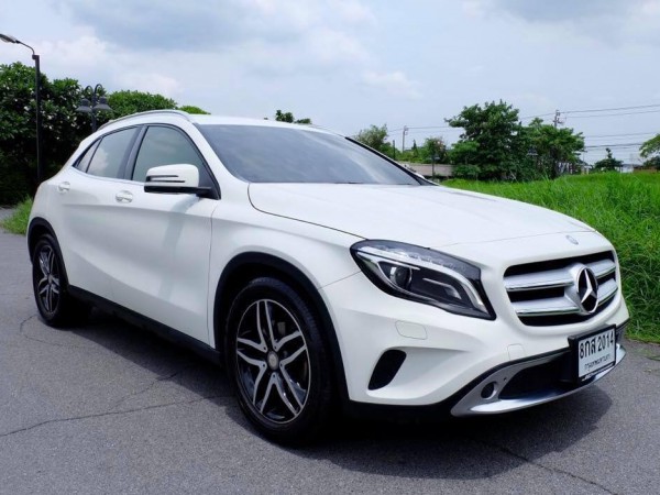 Mercedes-Benz GLA-Class X156 GLA200 ปี 2016 สีขาว