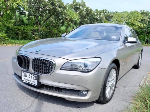 BMW 7 Series Gen5 F02 730Li ปี 2011 สีเงิน