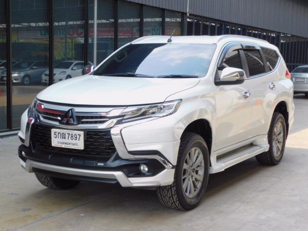 Mitsubishi Pajero Sport ปี 2016 สีขาว