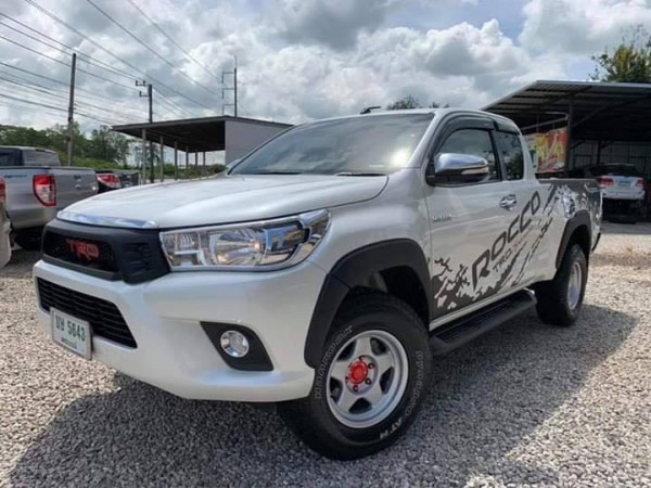 Toyota Hilux Revo Prerunner (Cab) ปี 2015 สีขาว