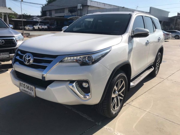 Toyota Fortuner GEN 2 ปี 2017 สีขาว