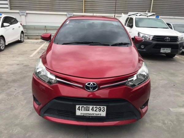 Toyota Vios ปี 2015 สีแดง