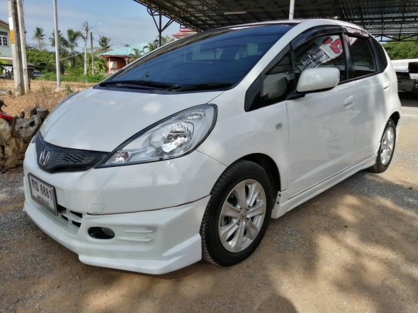 Honda Jazz GE ปี 2013 สีขาว