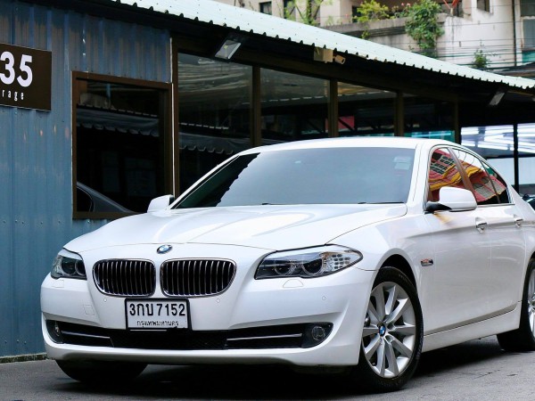 BMW 5 Series F10 525d ปี 2013 สีขาว