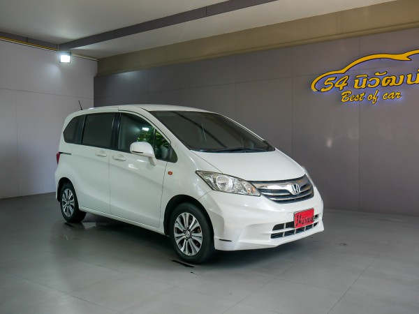 HONDA FREED 1.5 SE MINOR CHANGE ปี 2013 สีขาว