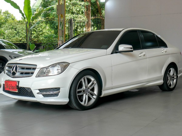 MERCEDES BENZ C200 W204 1.8 CGI BE STYLE AT ปี 2014 สีขาว