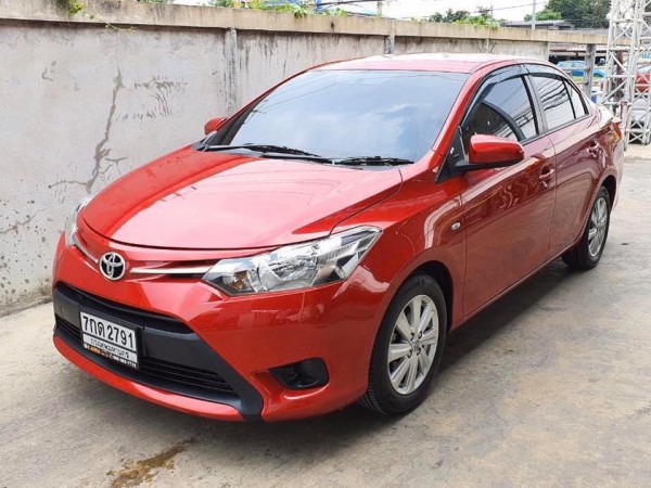 Toyota Vios ปี 2013 สีแดง