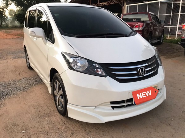 Honda Freed ปี 2012 สีขาว