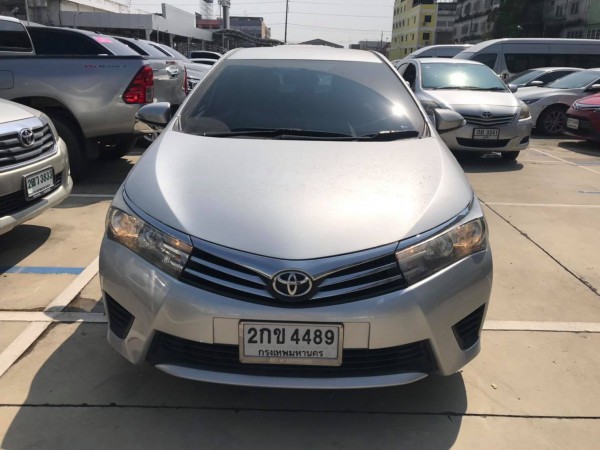 Toyota Corolla Altis โฉม 14-16 ปี 2014 สีเงิน