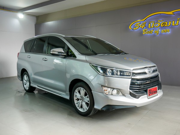 TOYOTA INNOVA CRYSTA 2.8 V AT ปี 2016 สีเงิน