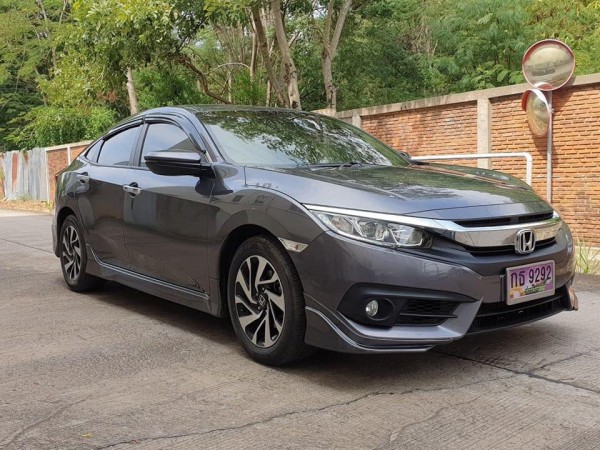 Honda Civic FC โฉม 4 ประตู ปี 2016 สีเทา