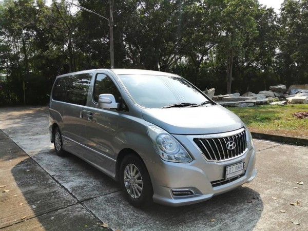 Hyundai H-1 ปี 2016 สีเงิน