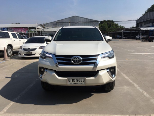 Toyota Fortuner ปี 2017 สีขาว