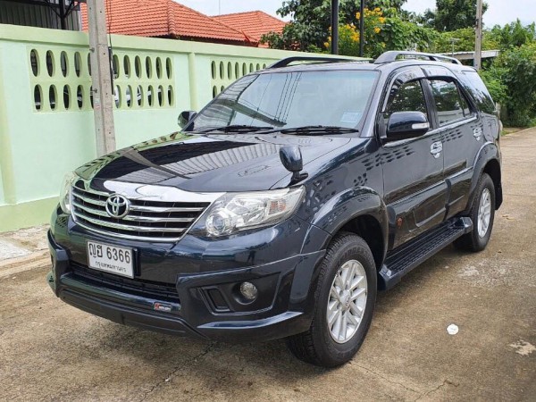 Toyota Fortuner ไมเนอร์เชนจ์ 2 ปี 2011 สีดำ